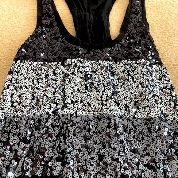 Express Tank Top - Picture 2 of 3